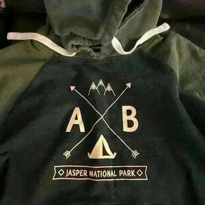 Jasper national park  hoodie green and black size medium